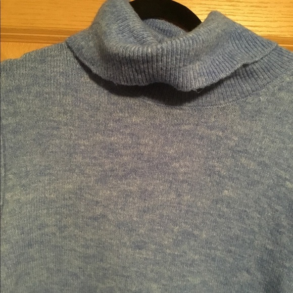 Blue turtleneck sweater - Picture 2 of 5